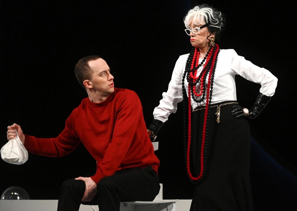    Актриса Вера Алентова в роли Хелены Рубинштейн в сцене спектакля-бенефиса Веры Алентовой «Мадам Рубинштейн». Фото: РИА Новости/ Владимир Федоренко