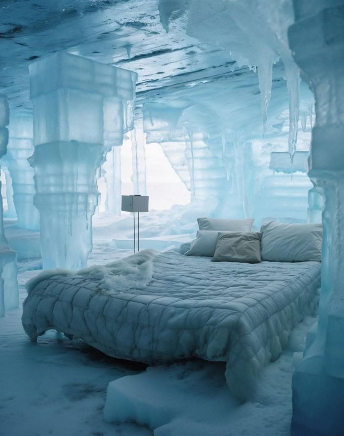 Прозрачный дом изо льда