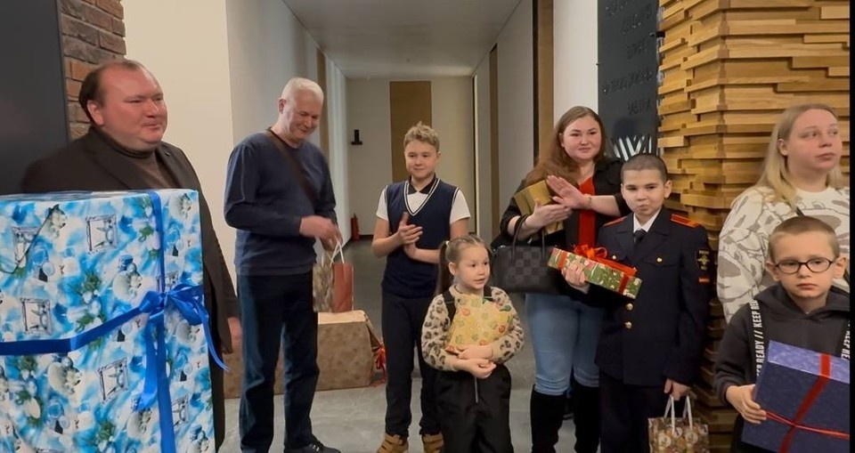    Для детей и их мам эти новогодние подарки стали настоящим сюрпризом / Фото: предоставлено компанией «XX! век»