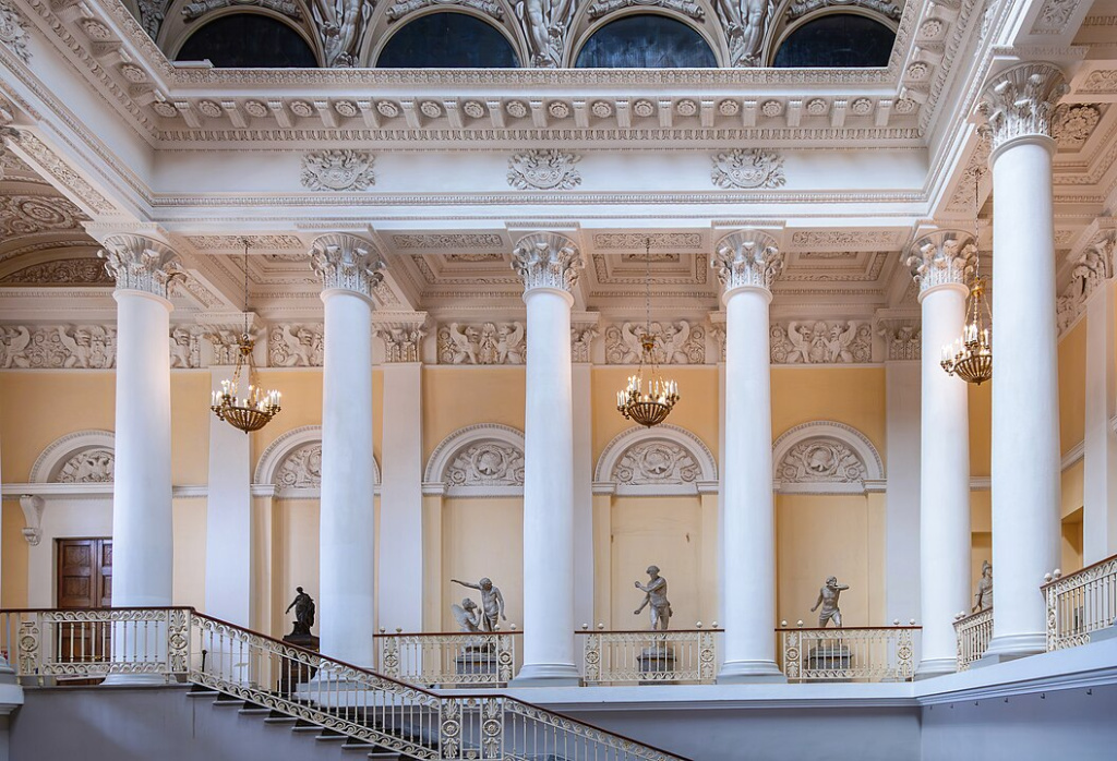 Парадный вестибюль Михайловского дворца. Фото: wikipedia.org