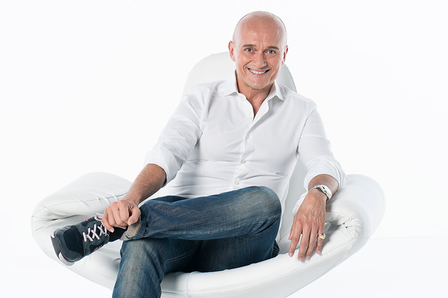 Альфонсо Синьорини обвиняют в домогательствах и злоупотреблении влиянием при кастингах реалити-шоу. | Фото: Archivi Mondadori/CC BY-SA 4.0