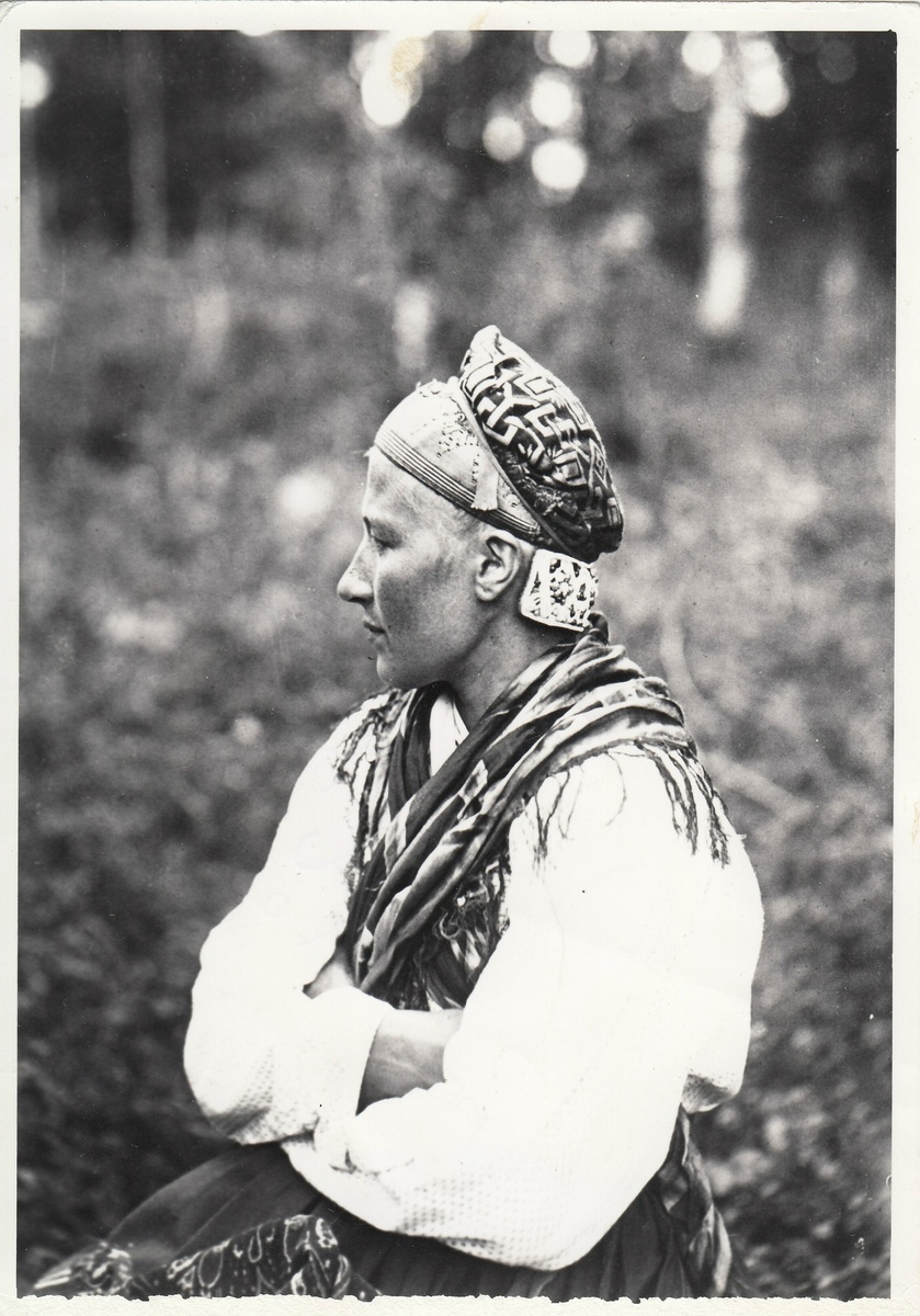 Женщина из Кемского уезда , Архангельской губерии в национальном костюме. Нач.20 века.