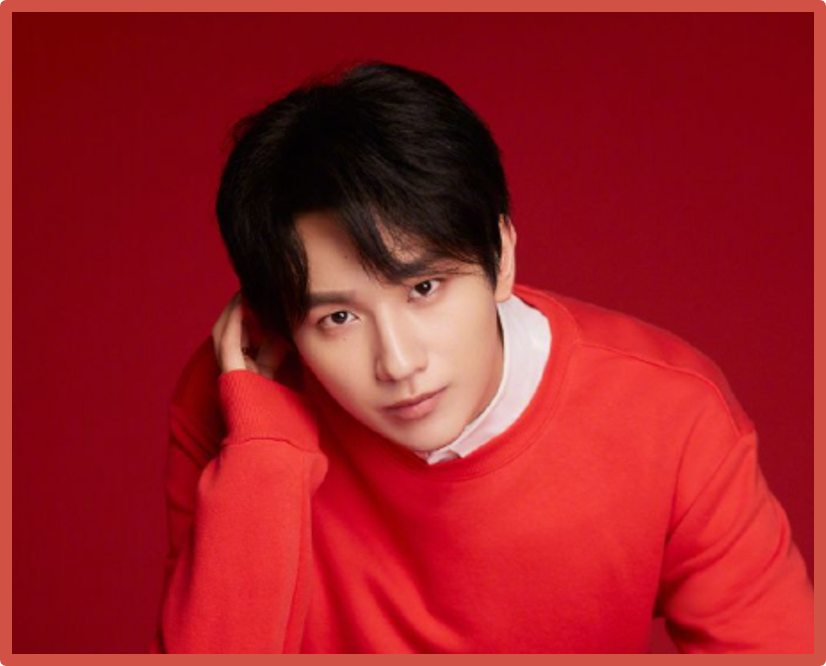 Китайский актер Ли Хун И.