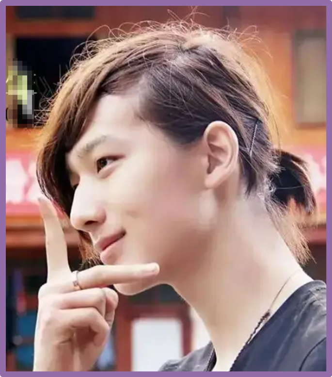 Китайский актер Ли Хун И в 16 лет.