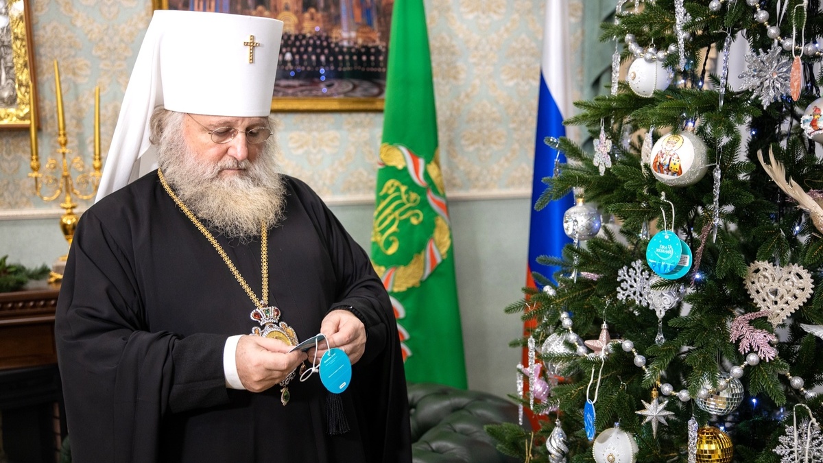    Митрополит Ханты-Мансийский и Сургутский Павел присоединился к акции «Ёлка желаний»