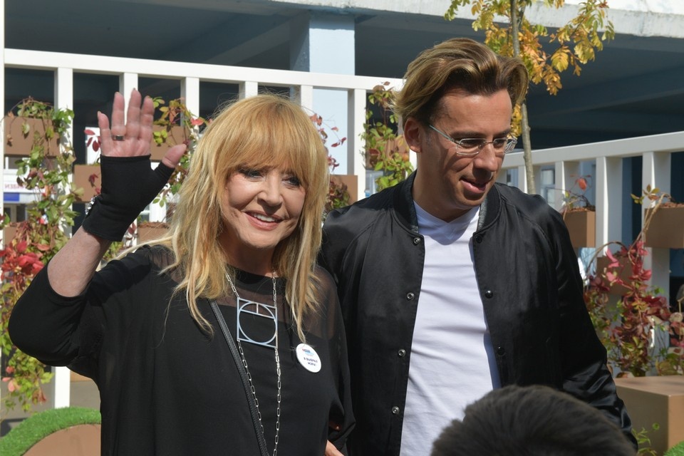    Shot: Алла Пугачева собирается провести новогоднюю ночь без супруга Михаил ФРОЛОВ