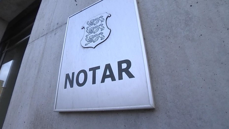 Автор фото: ERR. Вывеска нотариального бюро в Эстонии. Снимок с видео.