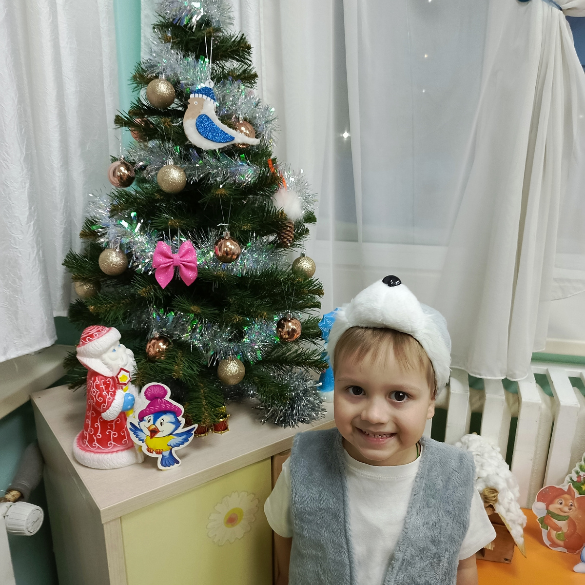 Боялась, что не захочет надевать костюм))