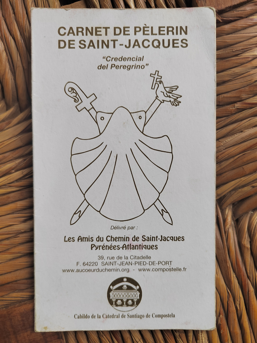 Такой Паспорт выдавали в 2019 году во Франции, в Сан-Жан-Пье-де-Пор