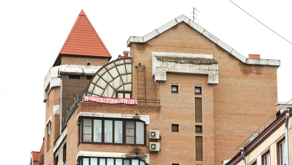 Автор фото: Михаил Синицын / ТАСС. Жилой дом в Ксеньинском переулке, в котором находится квартира певицы Ларисы Долиной.
