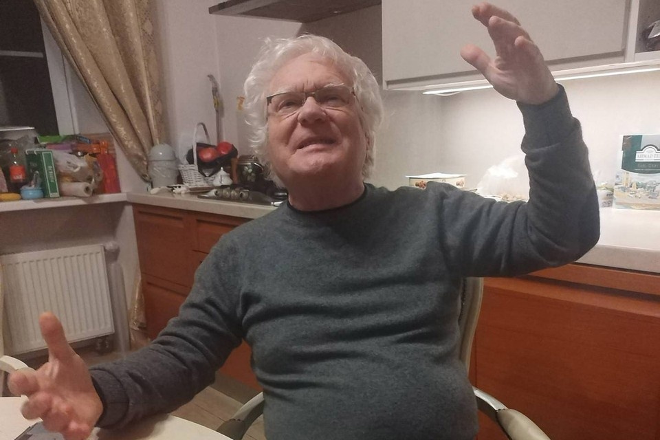    На первом этаже своего дома Куклачев не только встречает гостей и заваривает травяные чаи, но и снимает киноуроки. Игорь ЕМЕЛЬЯНОВ