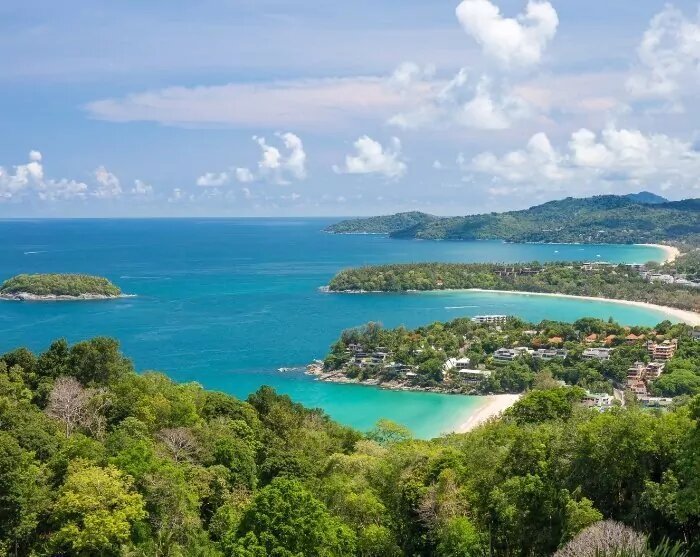 Пхукет сверху — это бесконечная череда идеальных бухт. Каждая со своим характером.