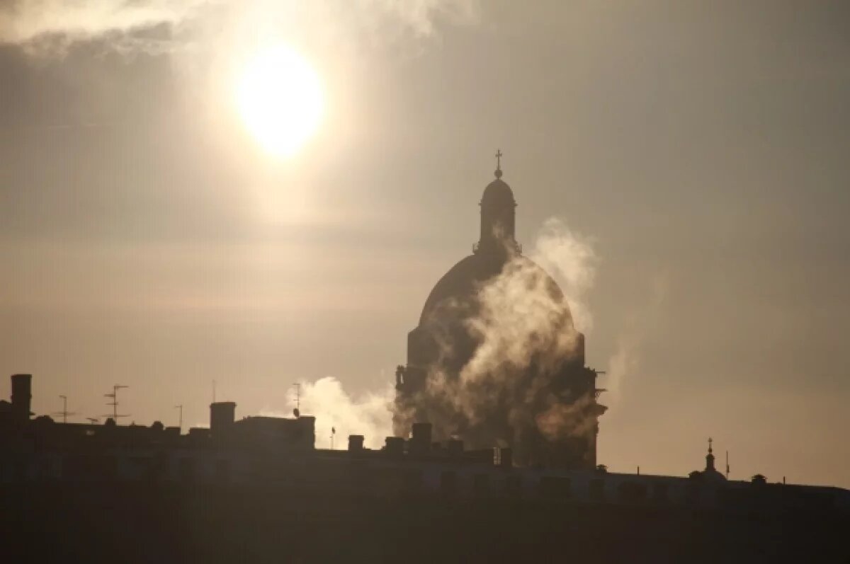    Петербуржцев предупредили о попадании в «барическую яму»