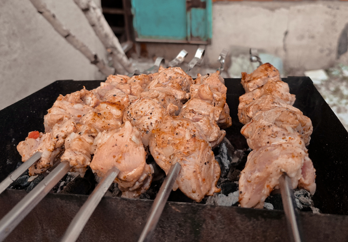 Николя сегодня затестил классику: только свиная шея, только хардкор. 