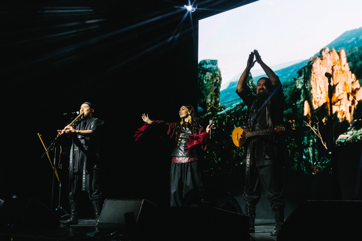 Фото с официальной группы AY YOLA во ВКонтакте