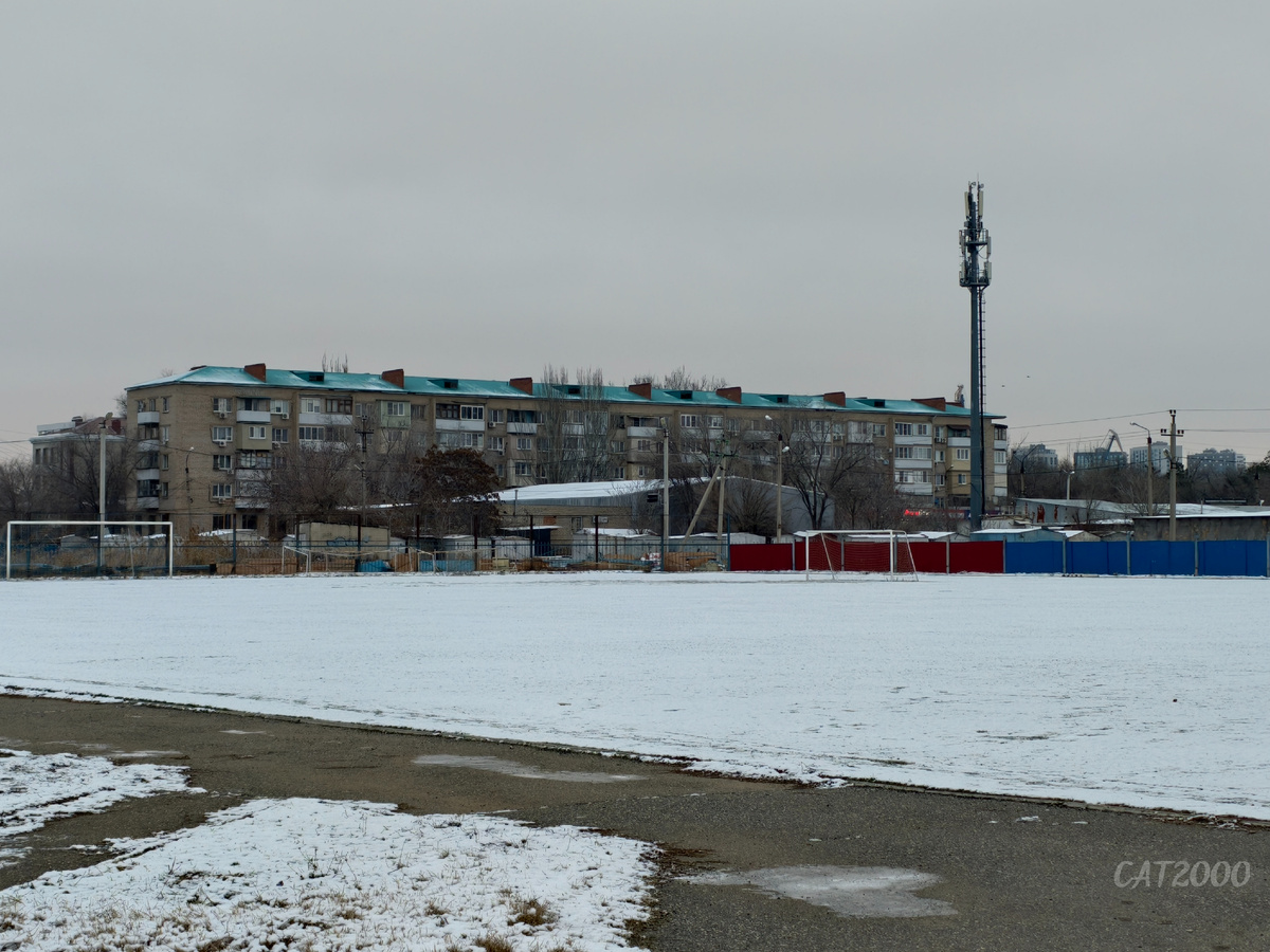 Заводская площадь, 47, угловой дом серии 1-447ЮС построенный в 1977 году.