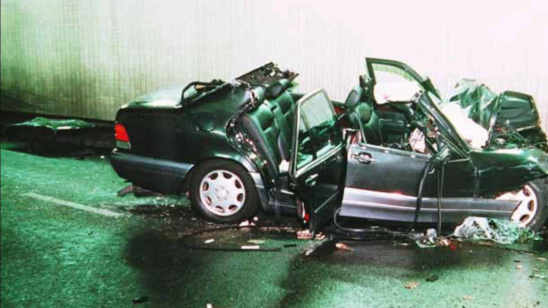 Состояние машины после аварии в Париже 31 августа 1997 года