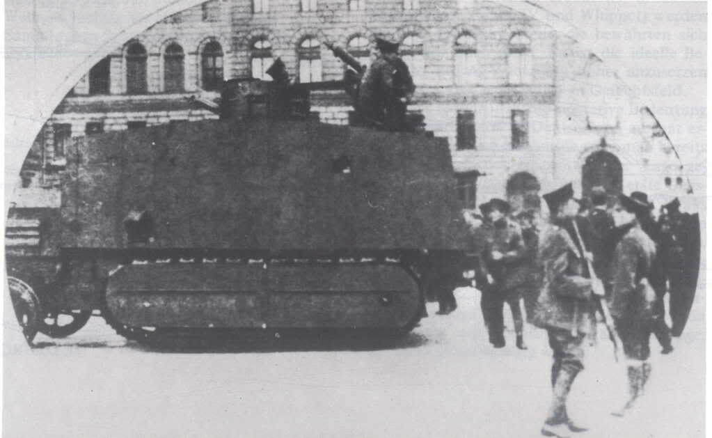 Тяжёлый полугусеничный бронеавтомобиль Marienwagen II, использовавшийся при подавлении восстания