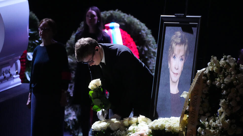     Юлия Меньшова об Алентовой: "Я перед мамой преклоняюсь" ИЗВЕСТИЯ/Эдуард Корниенко