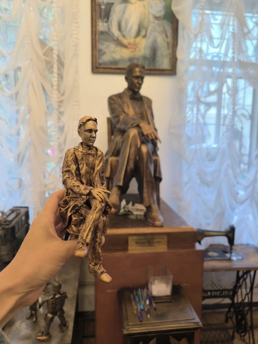    Статуэтка писателя Булгакова. Фото: Из личного архива/ Олеся Лысикова