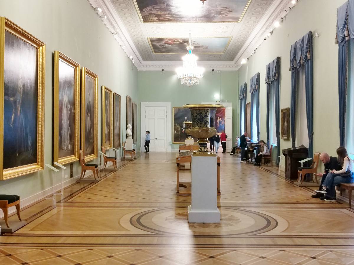 Галерея Рафаэля. Фото автора.