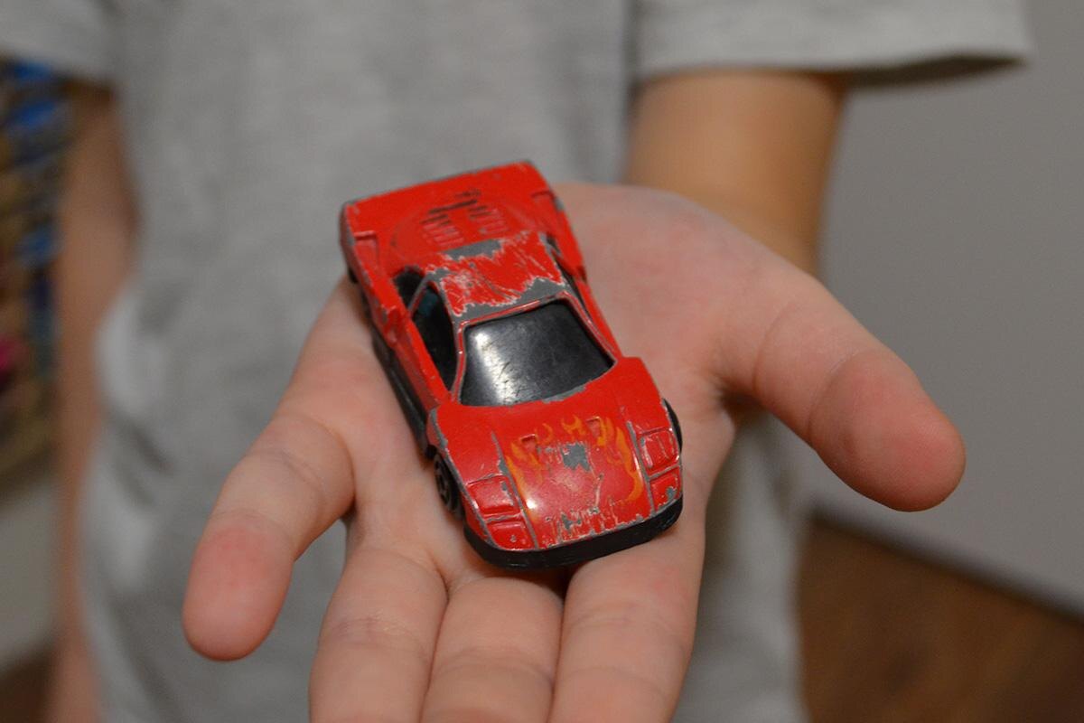 С этой машинкой играл еще папа Леона