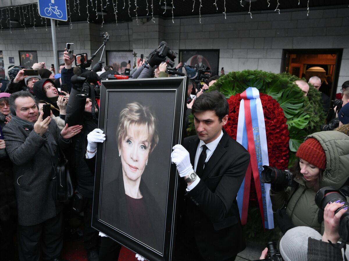    Церемония прощания с народной артисткой РФ Верой Алентовой | © РИА Новости / Григорий Сысоев