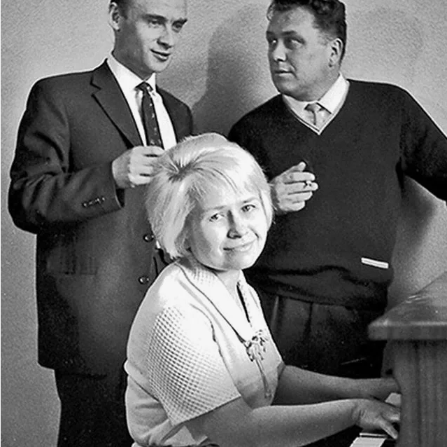 Николай Добронравов, Алексндра Пахмутова, Сергей Гребенников