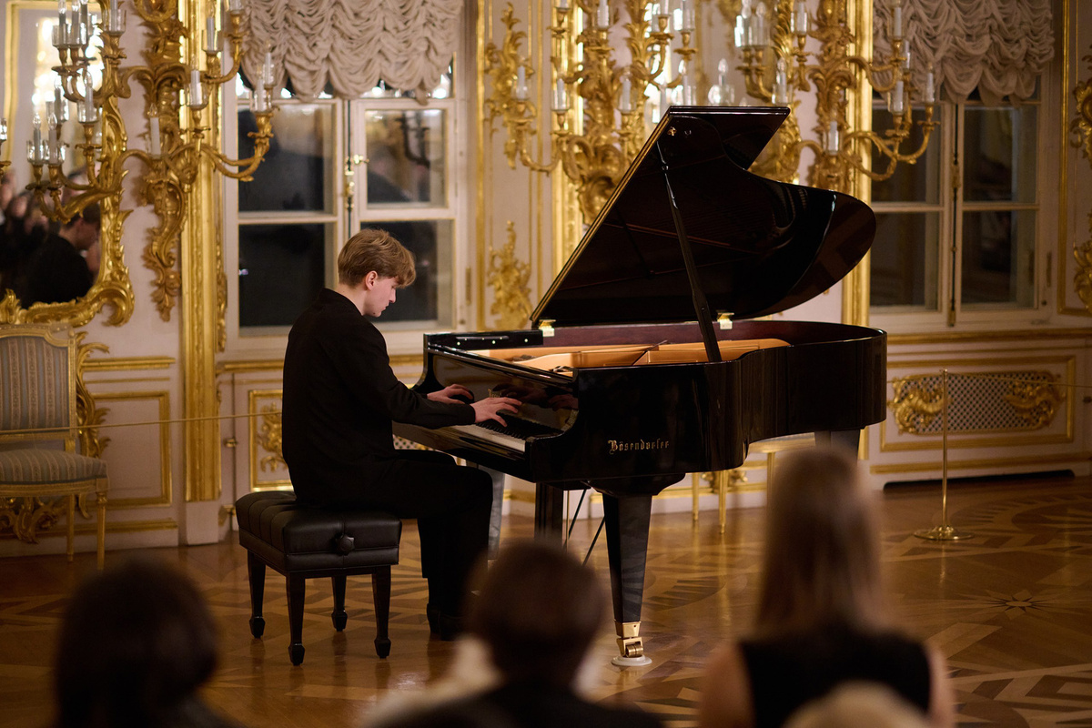    Выступление Данила Ростовцева в Петергофе в рамках фестиваля Pianissimo