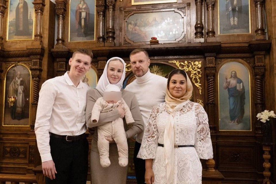    Вячеслав Малафеев покрестил младшего сына. Фото: t.me/angelinashkatova17