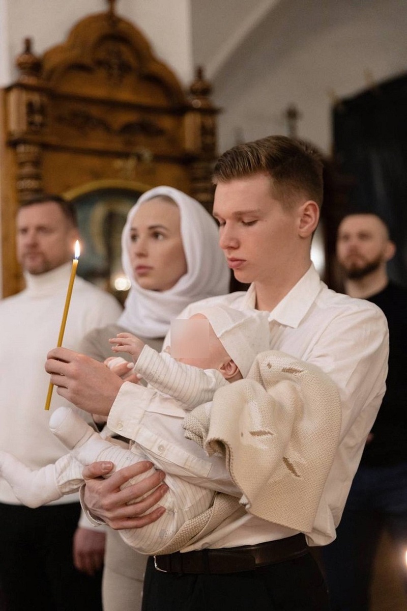    Старший сын футболиста стал крестным папой своему брату. Фото: t.me/angelinashkatova17