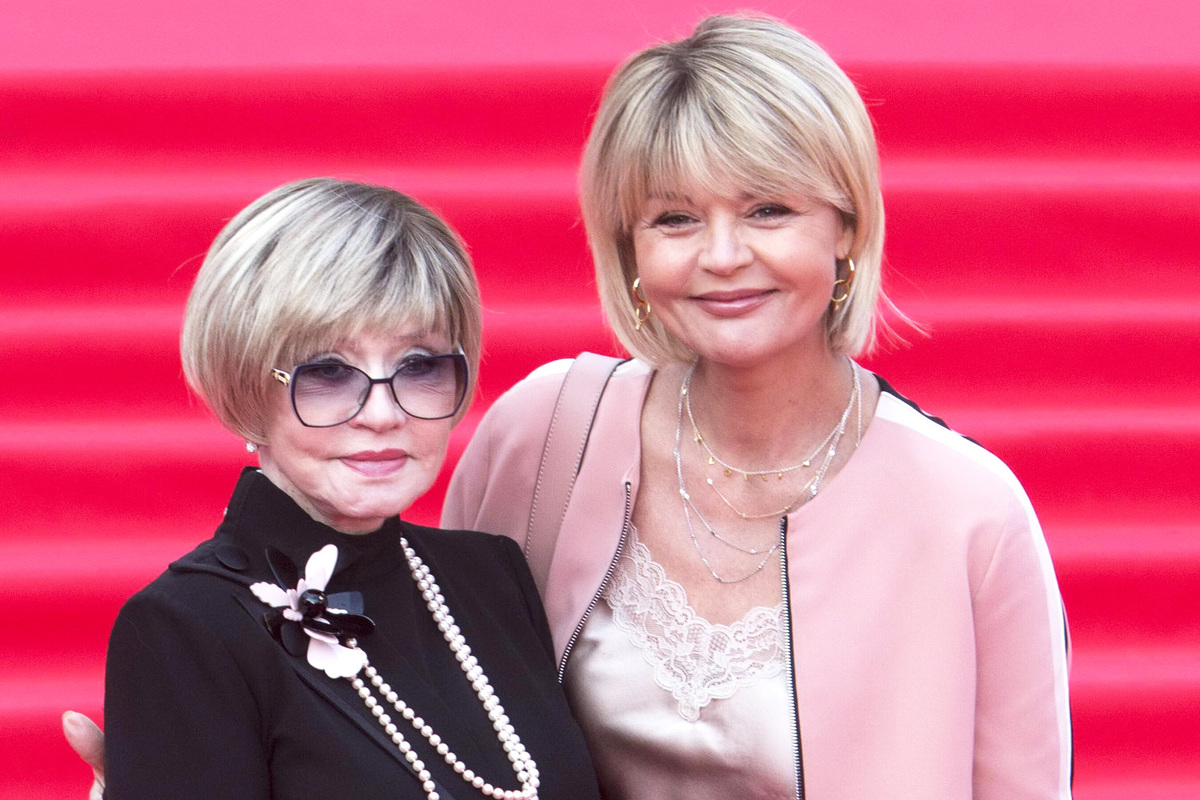     «Мечтала уйти именно так, не быть обузой»: Юлия Меньшова произнесла пронзительную речь у гроба мамы Веры Алентовой