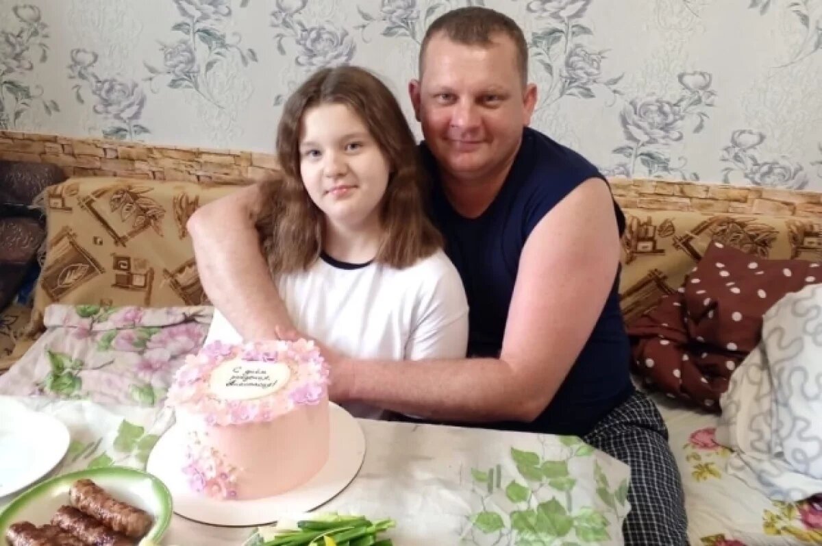    В день рождения любимой доченьки папа специально заказывает самый нежный торт для своей Настеньки. Когда папа рядом, вместе они справятся с любыми испытаниями
