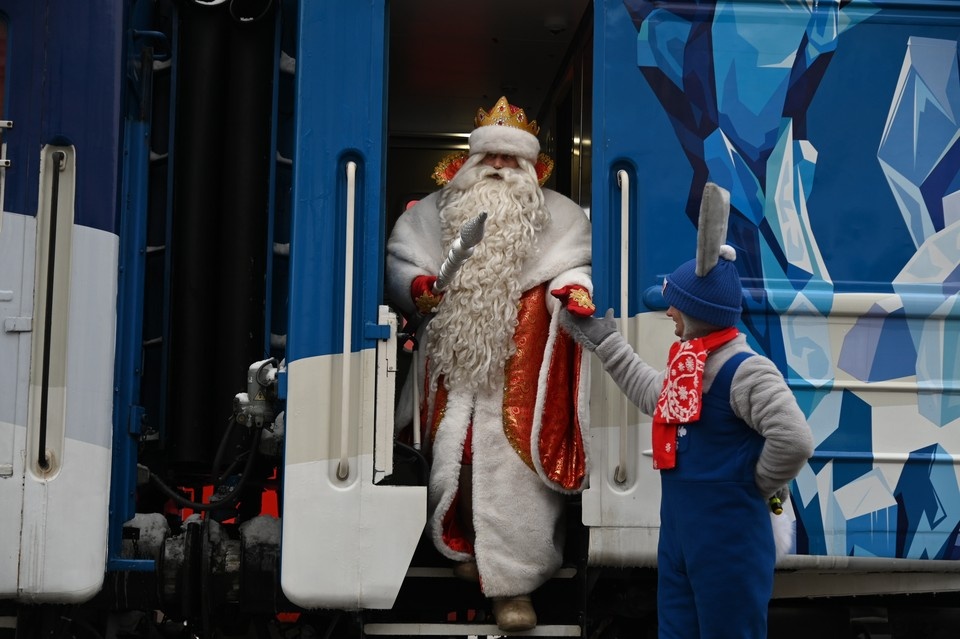    Ключевая мысль, которую стоит донести до ребенка, по словам имама: Дед Мороз действительно приходит, но это обычный человек, а не волшебное существо. Ольга ЮШКОВА