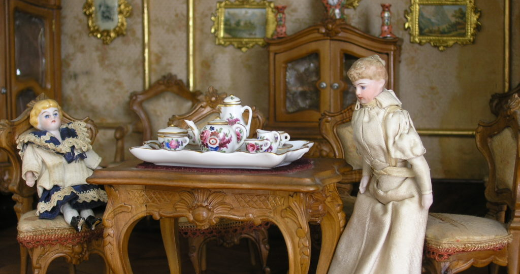 Кукольные домики: от аристократических миниатюр до вечной детской мечты