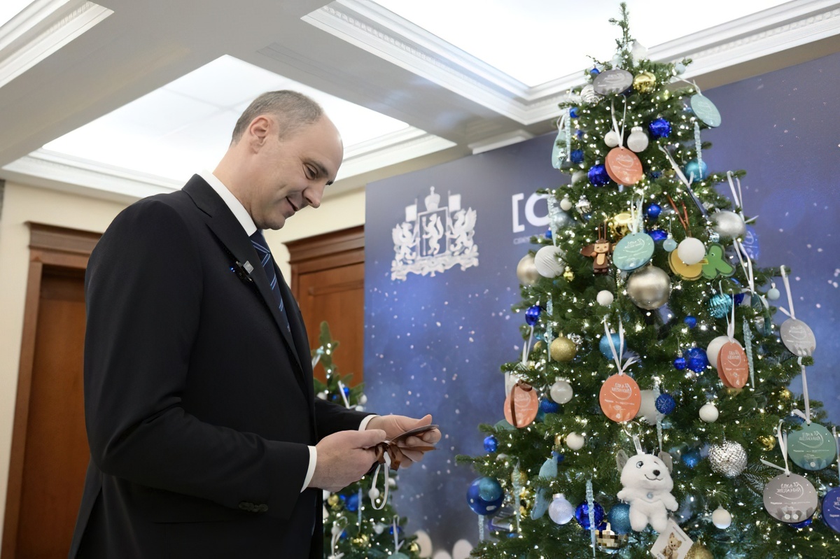 Губернатор Денис Паслер стал первым участником акции в Свердловской области. Фото: Департамент информационной политики Свердловской области