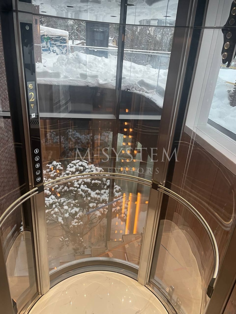 Интерьер кабины тяжёлого панорамного лифта МС 1500 от «М-Систем»