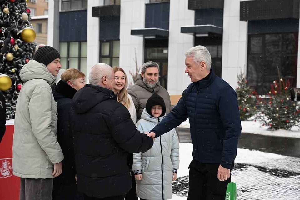    Московская семья получила квартиру и подарки на новоселье Михаил ФРОЛОВ