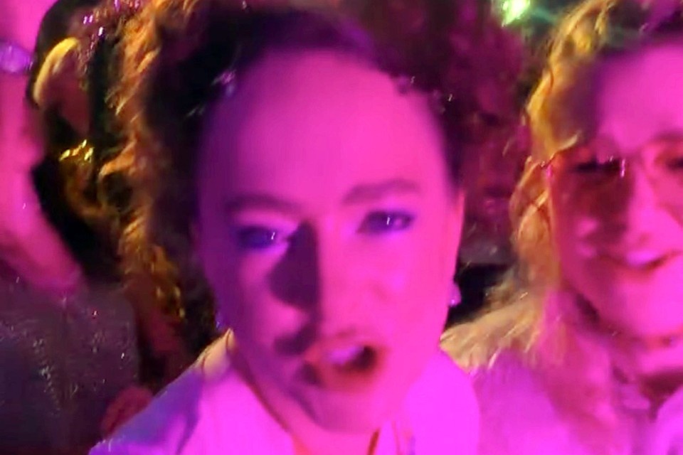    Недавно Тарасова впервые вышла в свет и оторвалась на корпоративе Личная страница героя публикации в соцсети