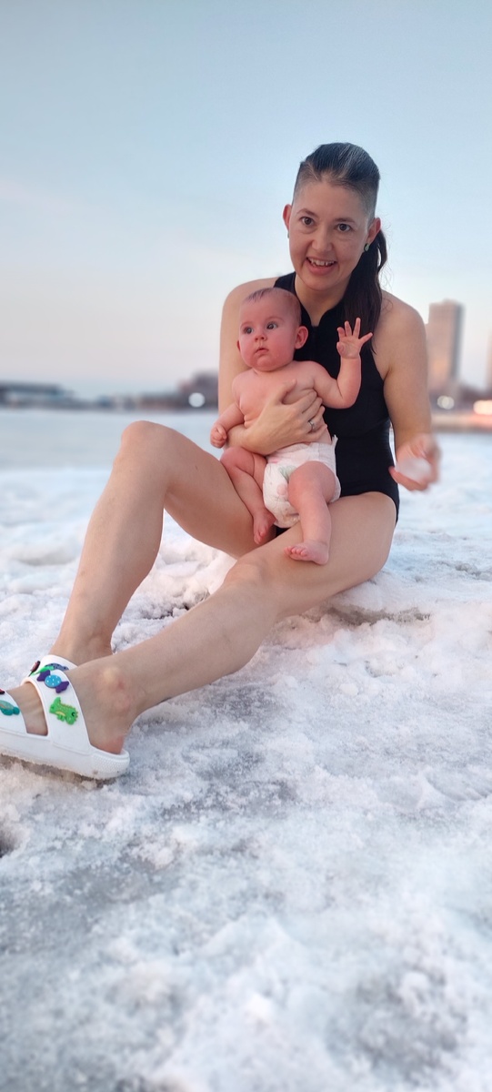 На улице очень тепло, безветрено, так тихо и спокойно, что душа отдыхает 😇