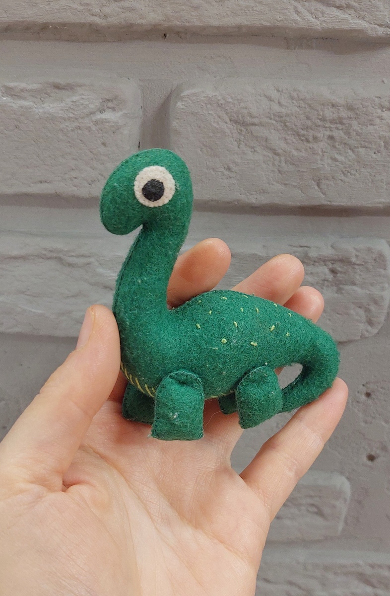 Только поглядите, какой тонкий шовчик! Стежки по одному миллиметру! 