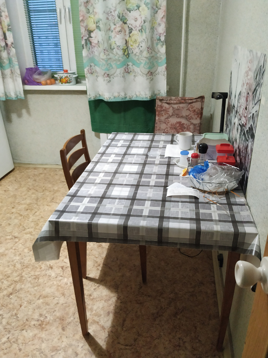 Через день, здесь, на этом столе и зажжётся наша маленькая ёлочка.