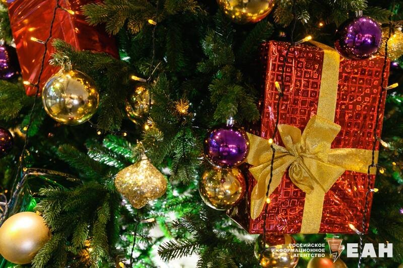    ЕАН. Подарок на елке