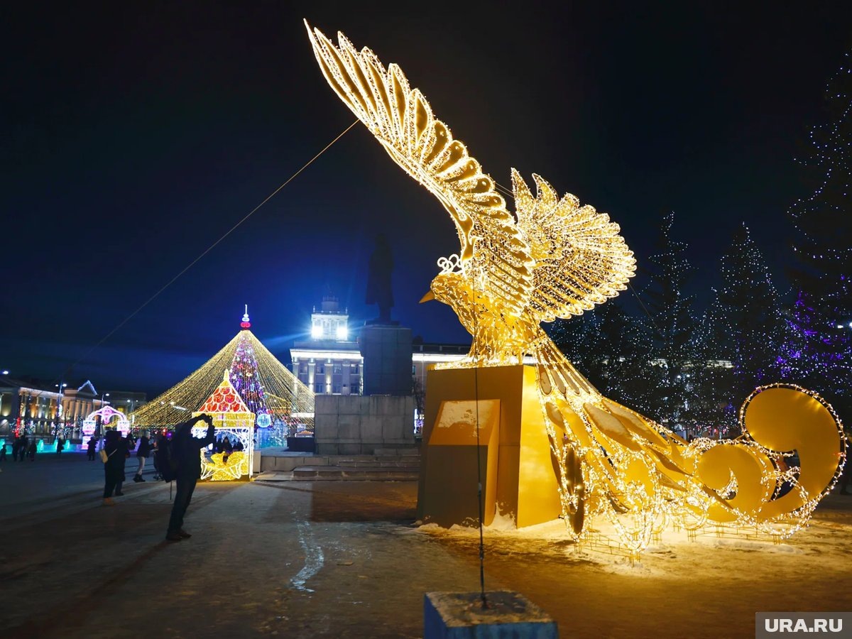     Главную новогоднюю елку в городе Кургане торжественно зажгут 31 декабря