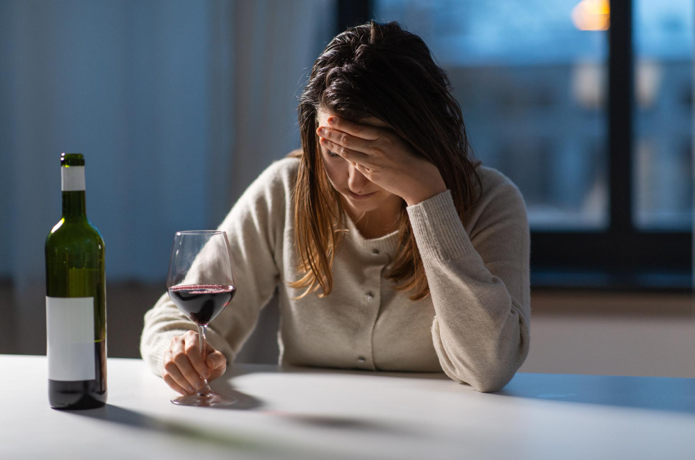 У женщин зависимость от вина развивается чаще. (источник изображения: freepik.com)