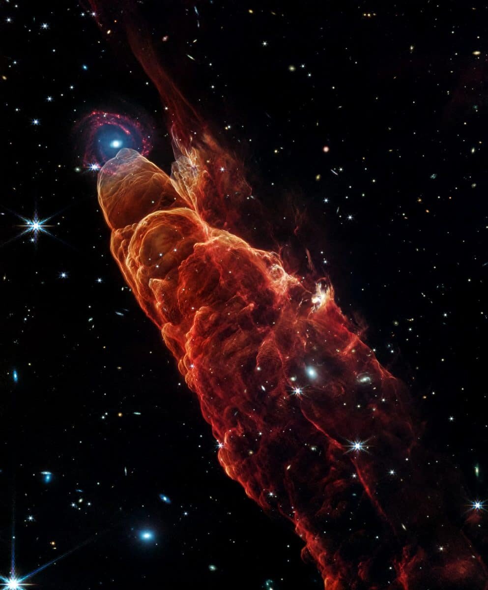    Выброс вещества от формирующейся звезды — объект Хербига — Аро HH 49/50, известный как «космическое торнадо» / © James Webb Space Telescope / NASA / ESA / CSA / STScI