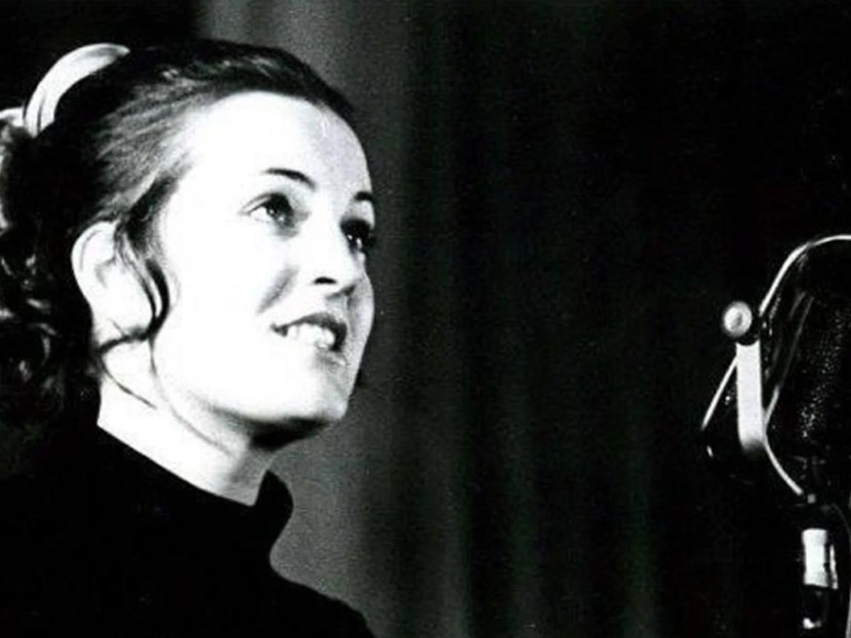    В 1971 году Дасковская впервые исполнила песню в рамках фильма