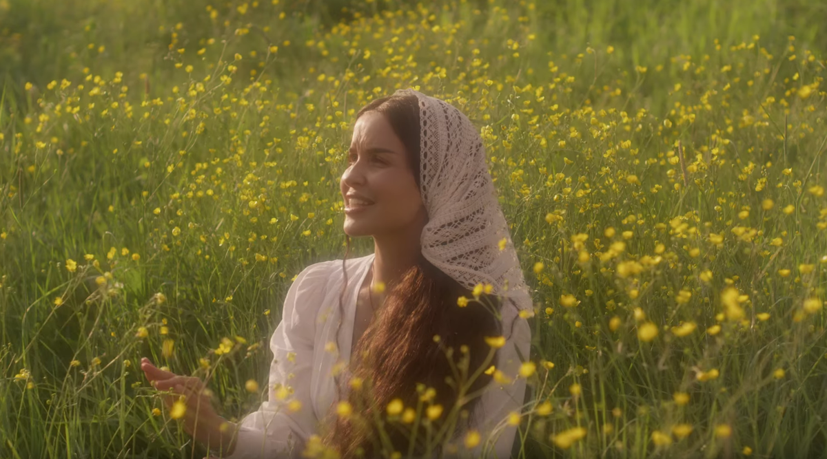 Татьяна Куртукова. Кадр из клипа "Русская дорога".