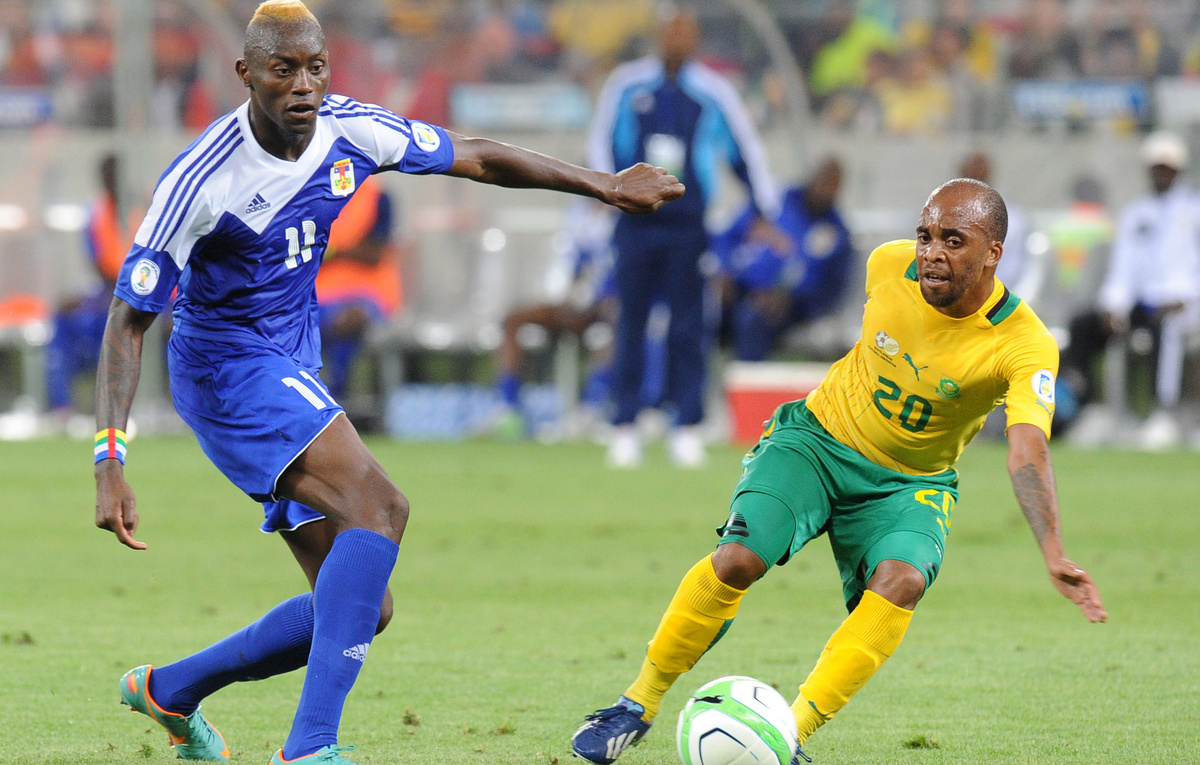    Футболист сборной ЦАР Франклин Кловис Анзите (слева)  Peter Heeger/Gallo Images/Getty Images