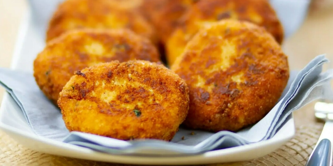 3 картошки, 200 г капусты и яйцо, 3 хитрости - и гора капустяников: вкусные - пальчики оближешь. И не нужно мудрить, что на ужин